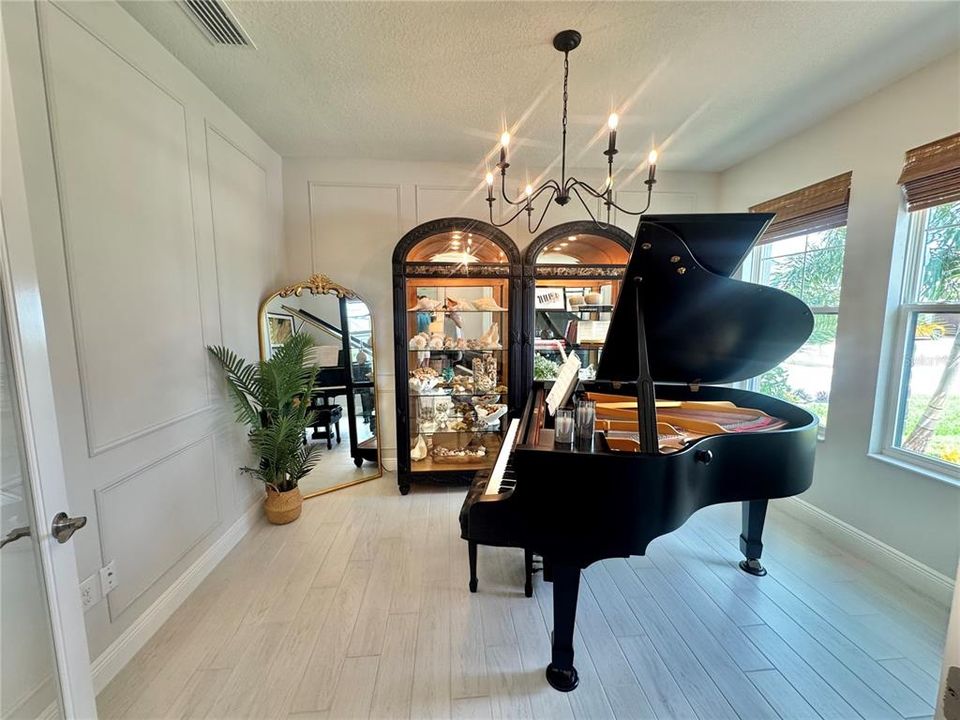 For Sale: $775,000 (5 beds, 3 baths, 3373 Square Feet)