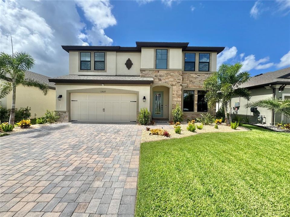 For Sale: $775,000 (5 beds, 3 baths, 3373 Square Feet)