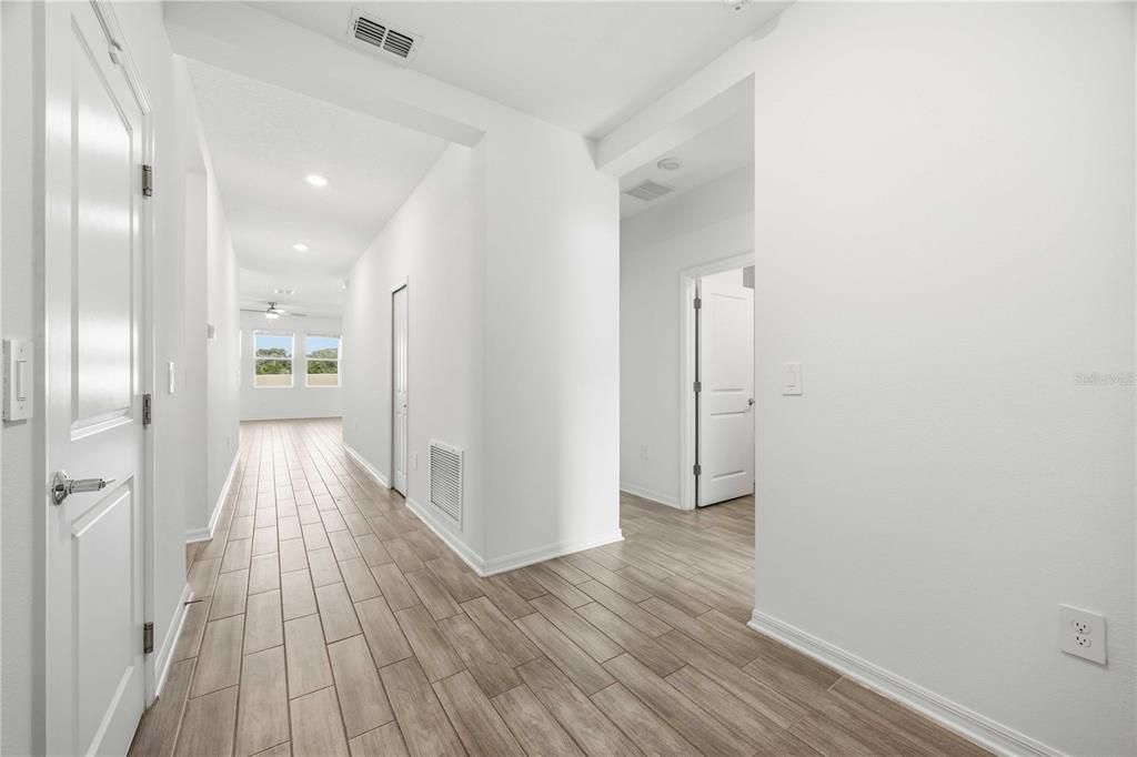 For Rent: $2,175 (4 beds, 2 baths, 1896 Square Feet)