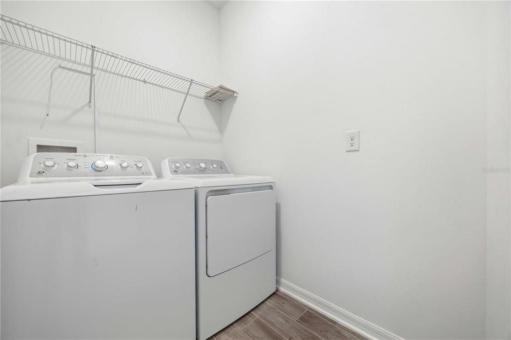 For Rent: $2,175 (4 beds, 2 baths, 1896 Square Feet)