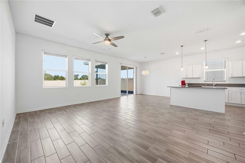 For Rent: $2,175 (4 beds, 2 baths, 1896 Square Feet)
