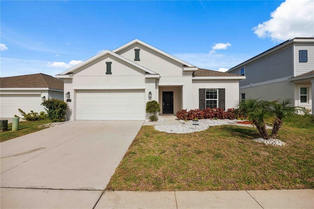 For Rent: $2,175 (4 beds, 2 baths, 1896 Square Feet)