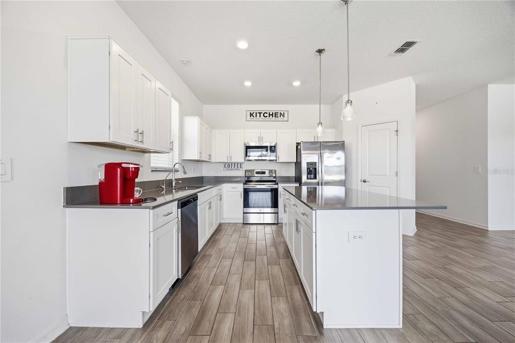 For Rent: $2,175 (4 beds, 2 baths, 1896 Square Feet)