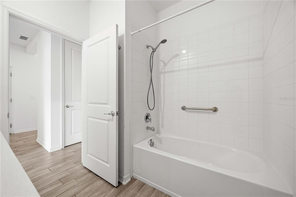 For Rent: $2,175 (4 beds, 2 baths, 1896 Square Feet)