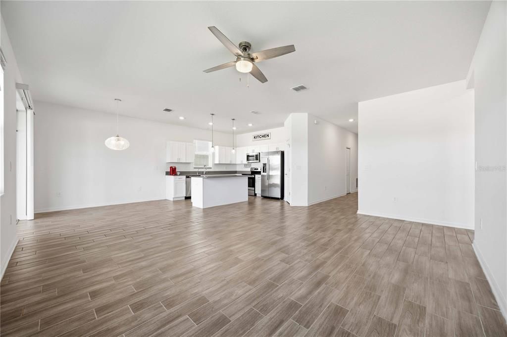 For Rent: $2,175 (4 beds, 2 baths, 1896 Square Feet)