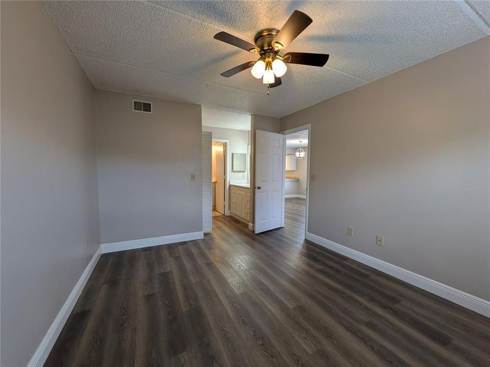 For Sale: $168,900 (2 beds, 2 baths, 980 Square Feet)