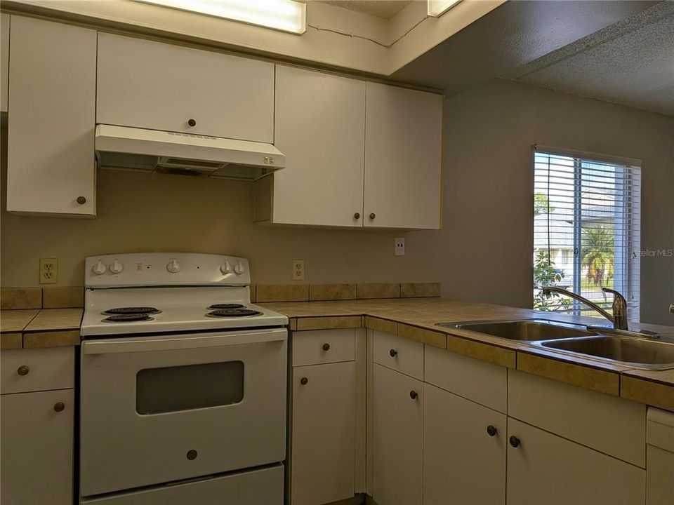 For Sale: $168,900 (2 beds, 2 baths, 980 Square Feet)