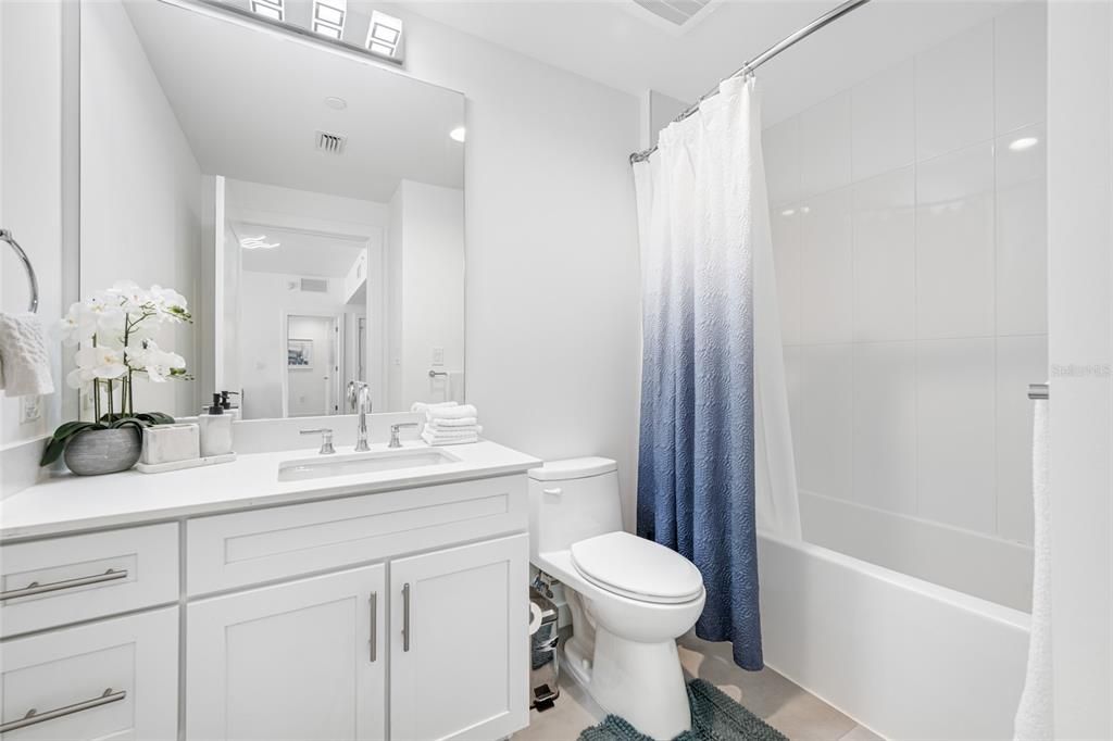 For Rent: $5,500 (3 beds, 2 baths, 1902 Square Feet)