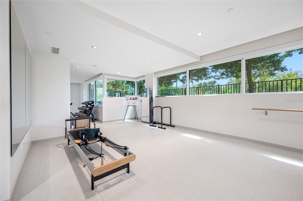 For Rent: $5,500 (3 beds, 2 baths, 1902 Square Feet)