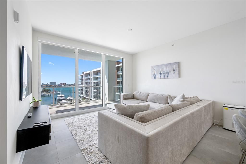 For Rent: $5,500 (3 beds, 2 baths, 1902 Square Feet)