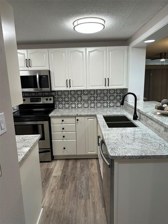 For Rent: $2,000 (1 beds, 1 baths, 825 Square Feet)