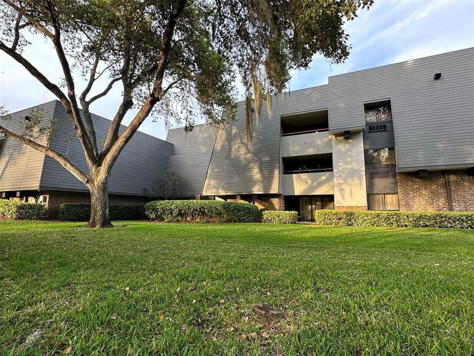 For Rent: $2,000 (1 beds, 1 baths, 825 Square Feet)