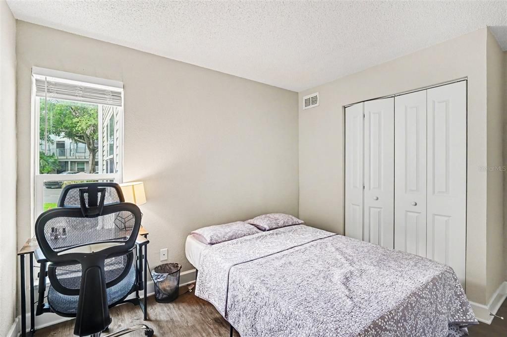 For Sale: $135,000 (2 beds, 2 baths, 930 Square Feet)