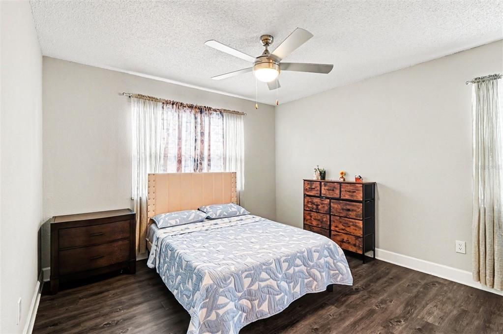 For Sale: $135,000 (2 beds, 2 baths, 930 Square Feet)