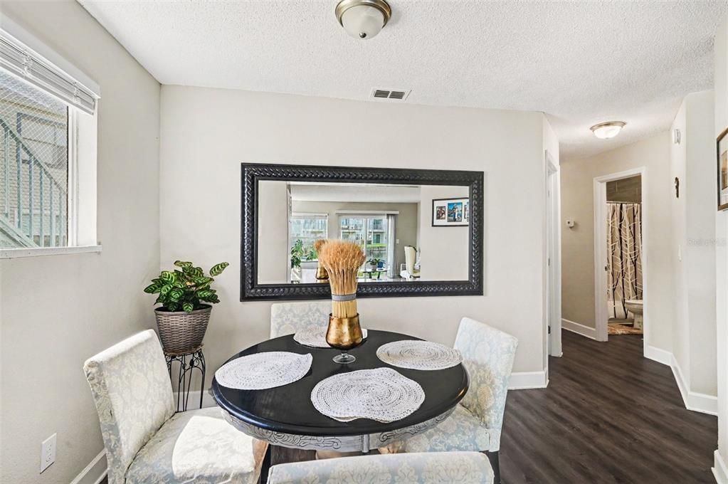 For Sale: $135,000 (2 beds, 2 baths, 930 Square Feet)