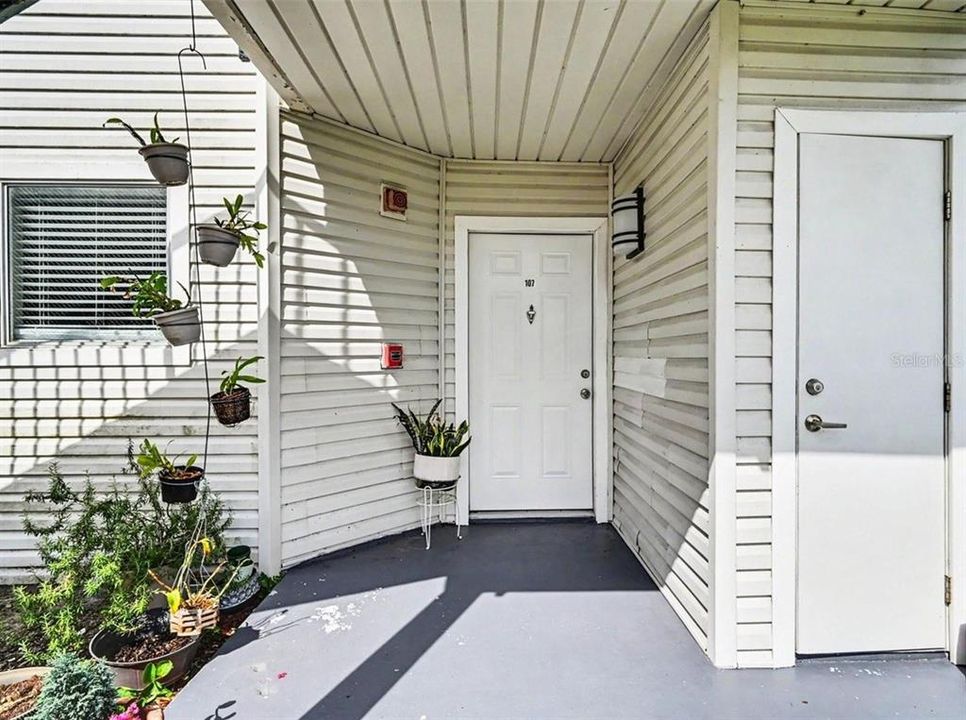 For Sale: $135,000 (2 beds, 2 baths, 930 Square Feet)