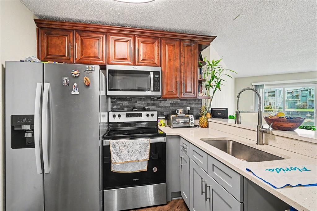 For Sale: $135,000 (2 beds, 2 baths, 930 Square Feet)