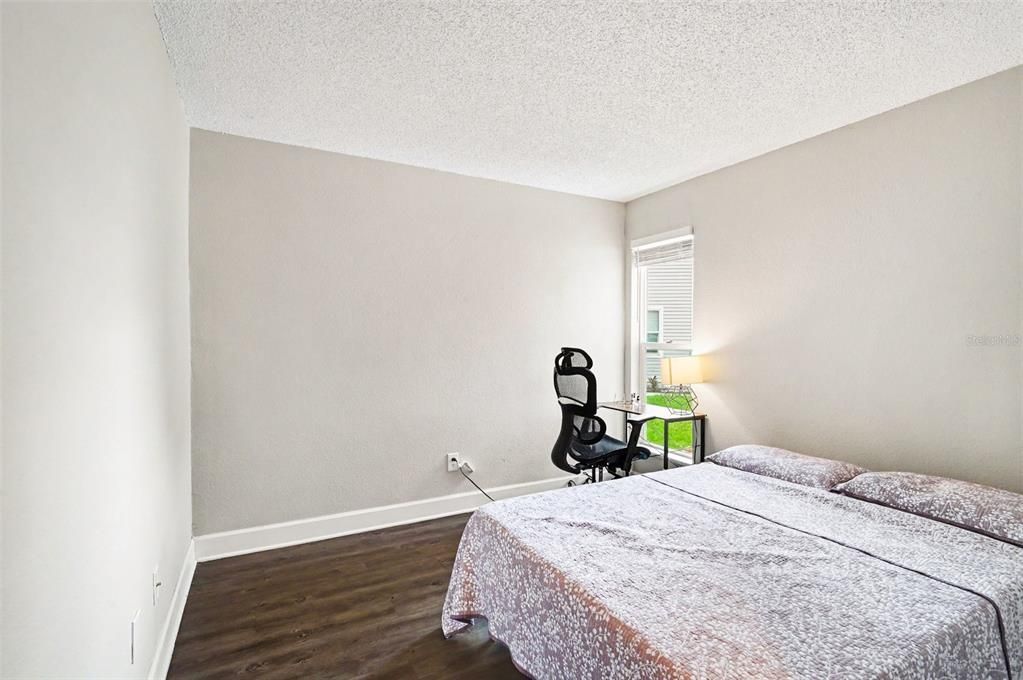 For Sale: $135,000 (2 beds, 2 baths, 930 Square Feet)