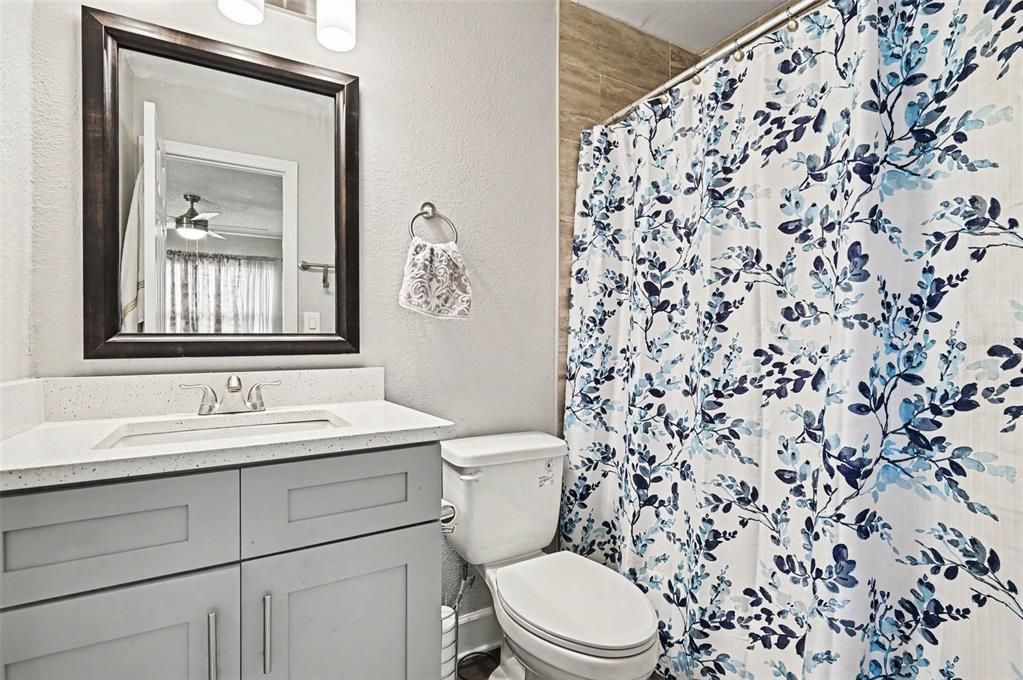 For Sale: $135,000 (2 beds, 2 baths, 930 Square Feet)