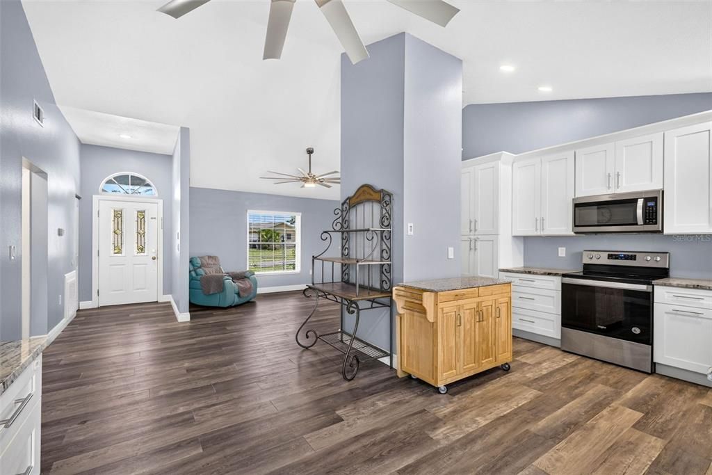 For Sale: $414,000 (3 beds, 2 baths, 1333 Square Feet)