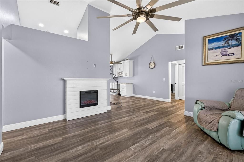 For Sale: $414,000 (3 beds, 2 baths, 1333 Square Feet)
