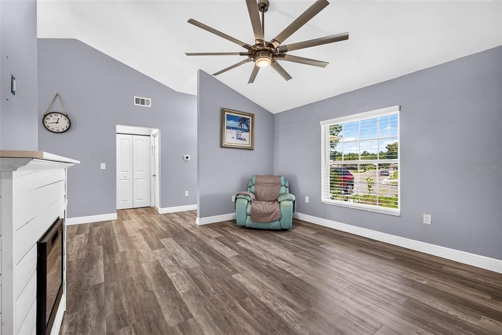 For Sale: $414,000 (3 beds, 2 baths, 1333 Square Feet)