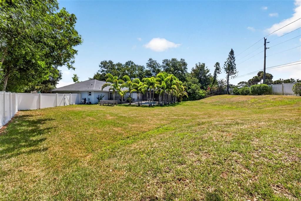 For Sale: $414,000 (3 beds, 2 baths, 1333 Square Feet)