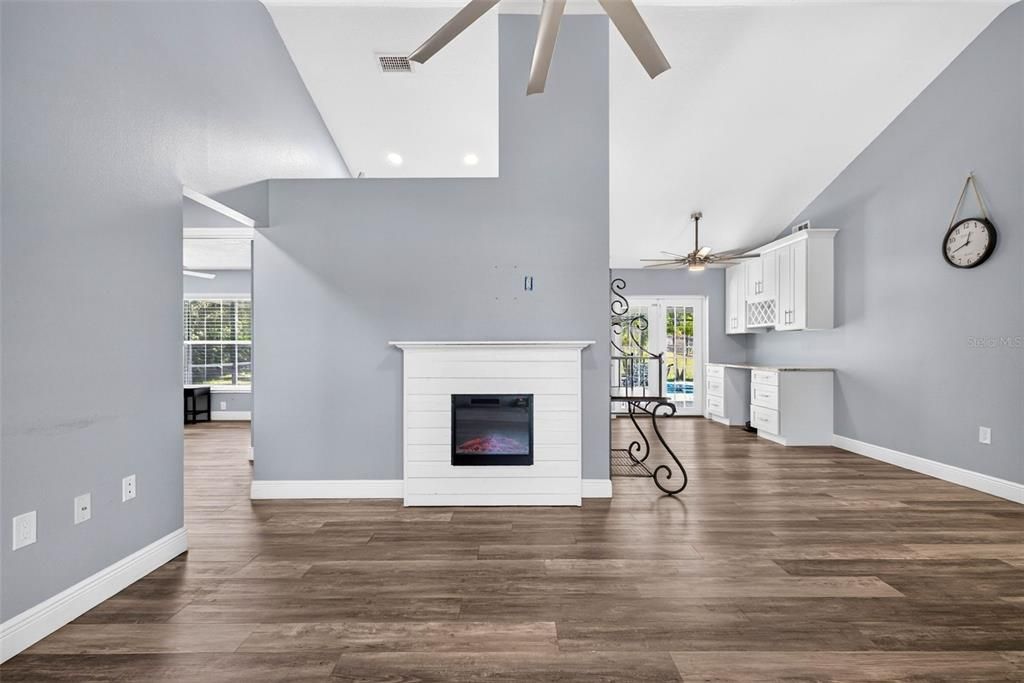 For Sale: $414,000 (3 beds, 2 baths, 1333 Square Feet)