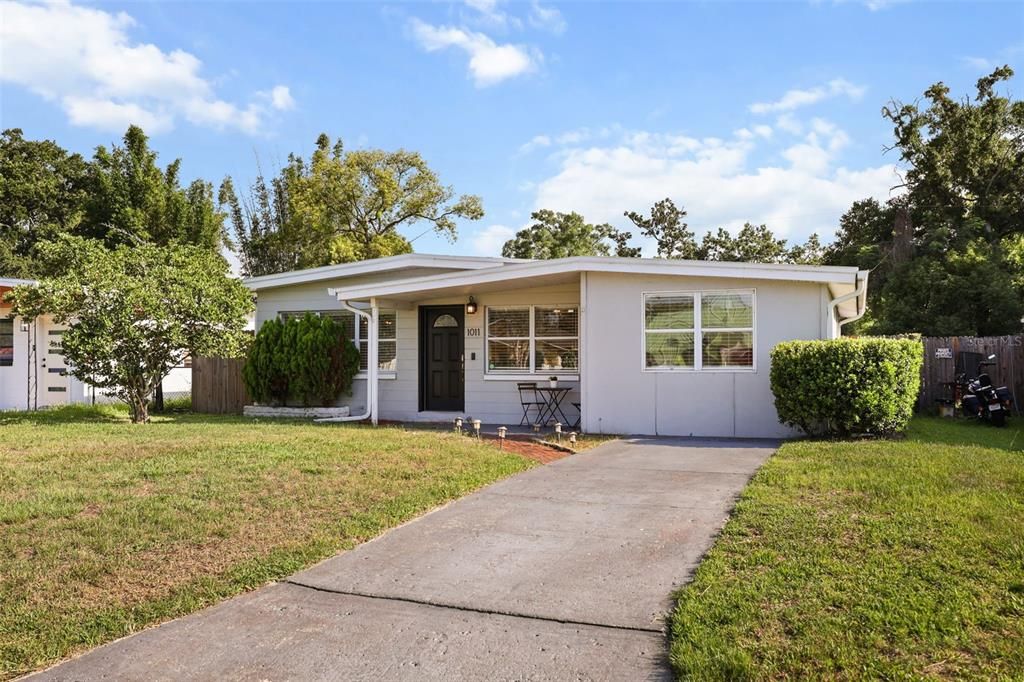 For Sale: $299,999 (3 beds, 1 baths, 1237 Square Feet)