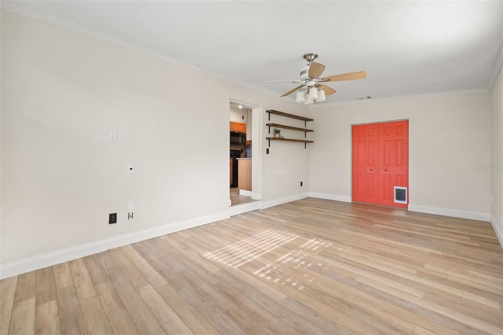 For Sale: $299,999 (3 beds, 1 baths, 1237 Square Feet)