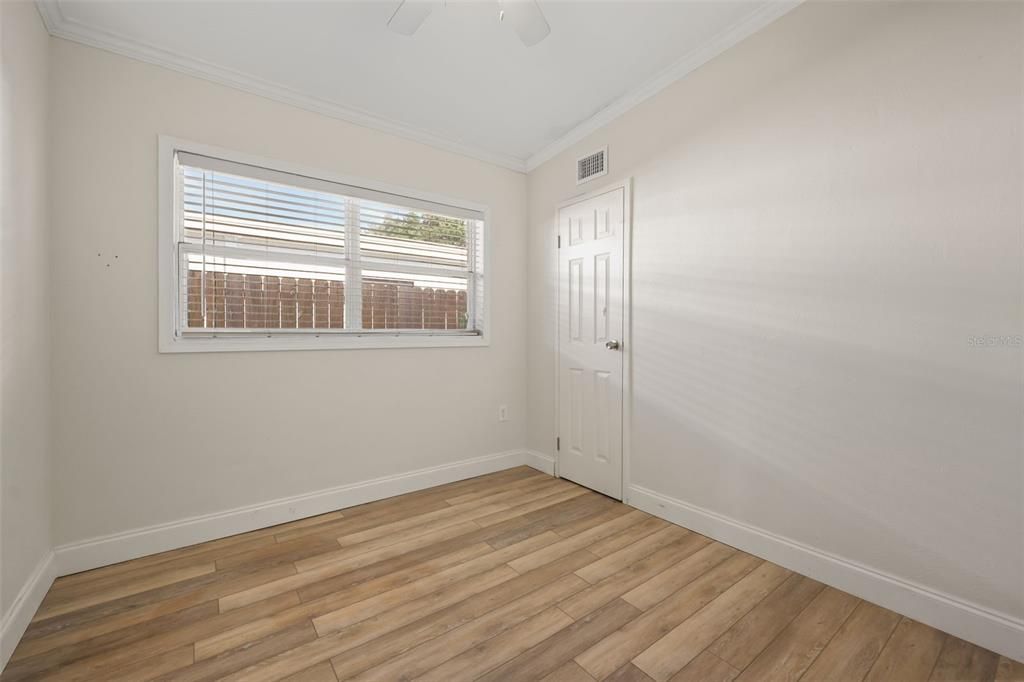 For Sale: $299,999 (3 beds, 1 baths, 1237 Square Feet)