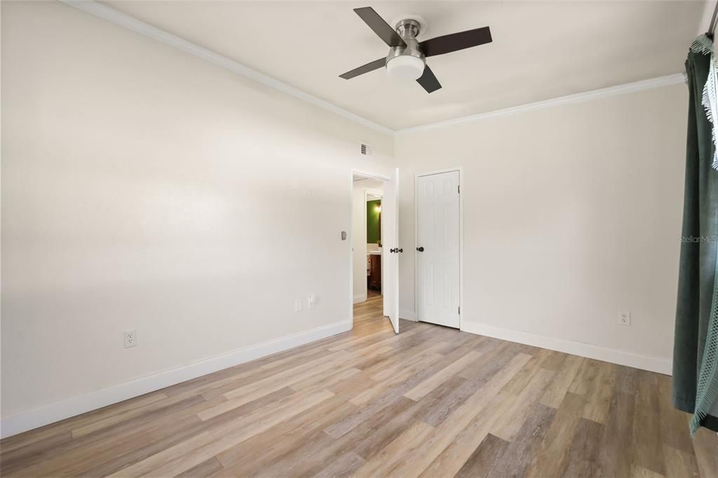 For Sale: $299,999 (3 beds, 1 baths, 1237 Square Feet)