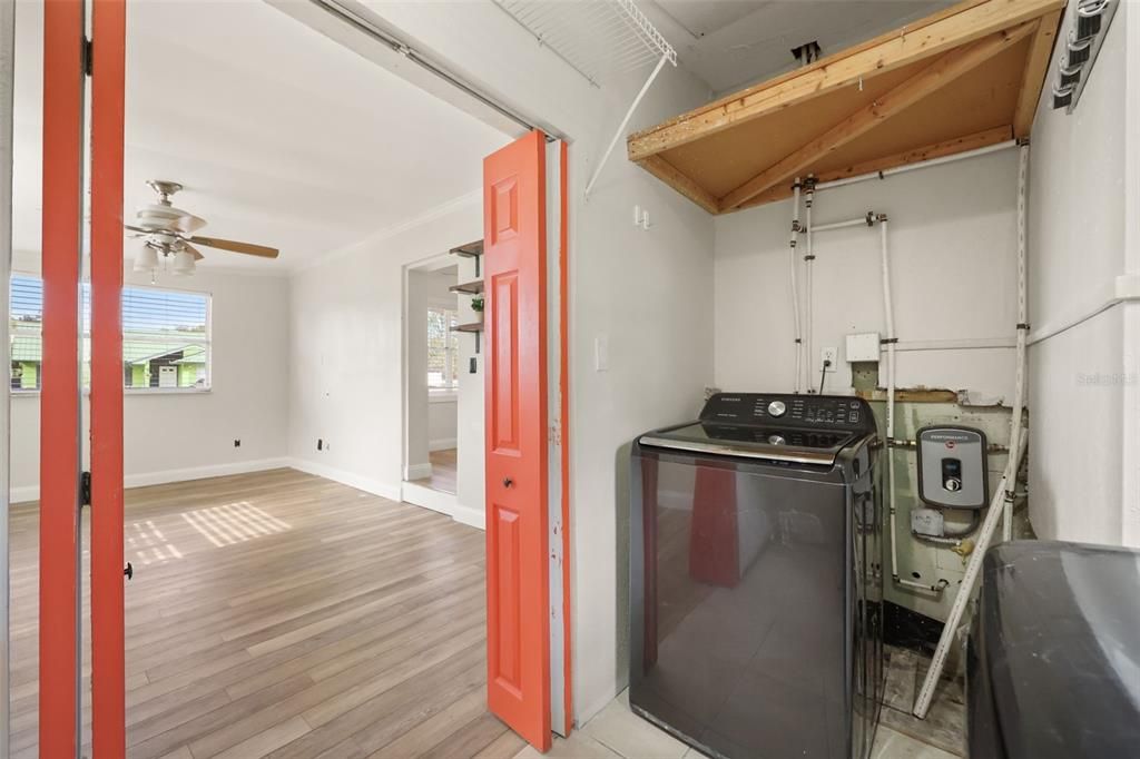 For Sale: $299,999 (3 beds, 1 baths, 1237 Square Feet)