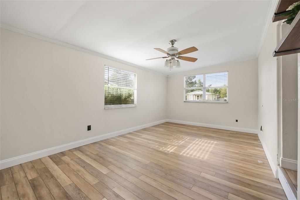For Sale: $299,999 (3 beds, 1 baths, 1237 Square Feet)