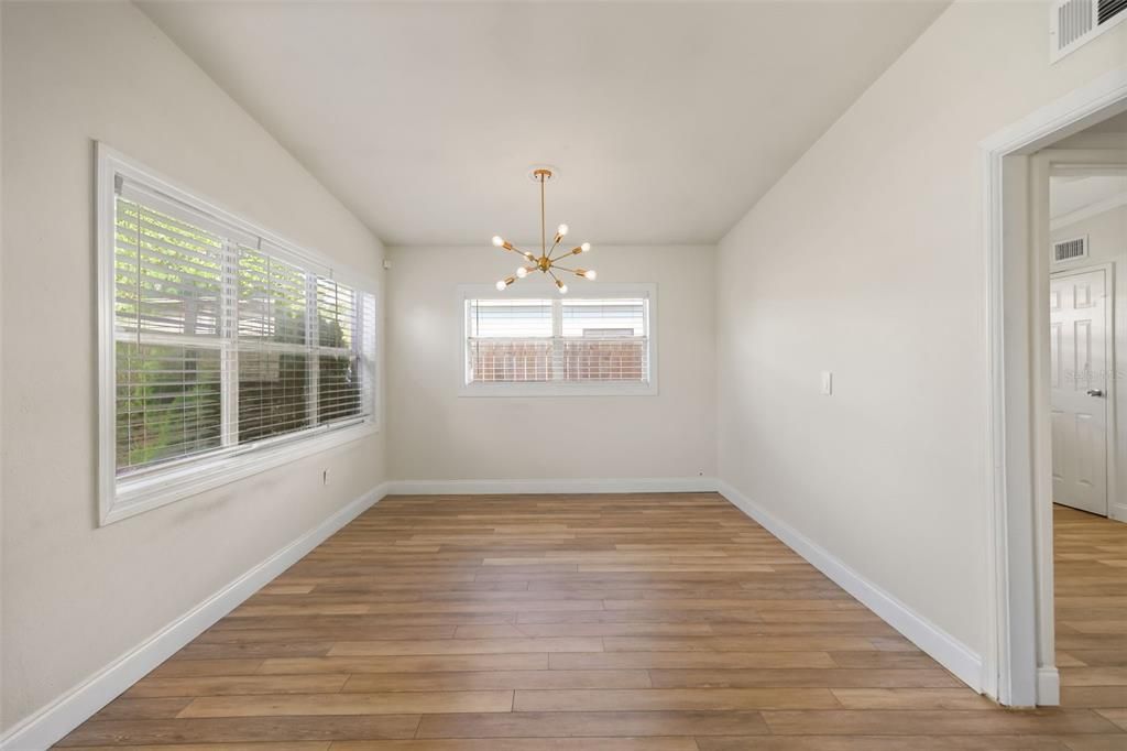 For Sale: $299,999 (3 beds, 1 baths, 1237 Square Feet)