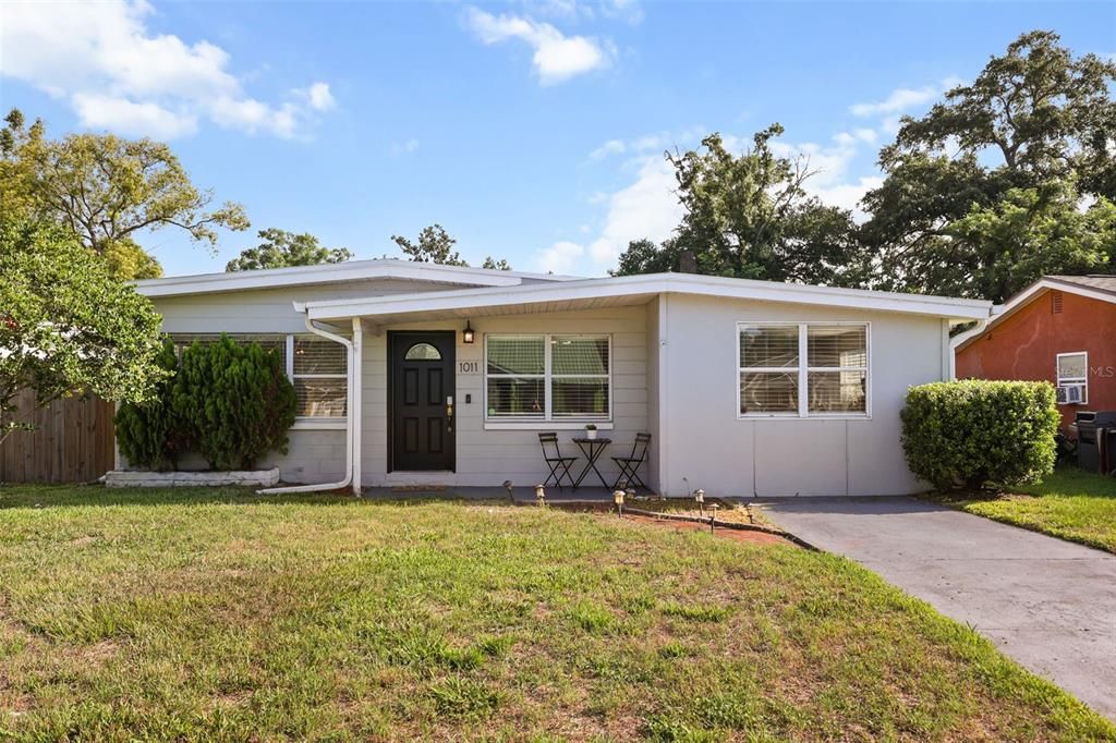 For Sale: $299,999 (3 beds, 1 baths, 1237 Square Feet)