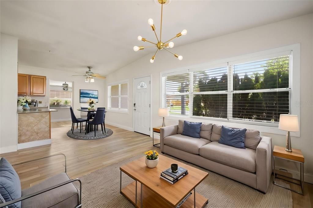 For Sale: $299,999 (3 beds, 1 baths, 1237 Square Feet)