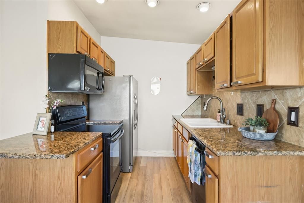 For Sale: $299,999 (3 beds, 1 baths, 1237 Square Feet)