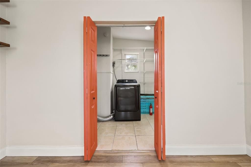 For Sale: $299,999 (3 beds, 1 baths, 1237 Square Feet)