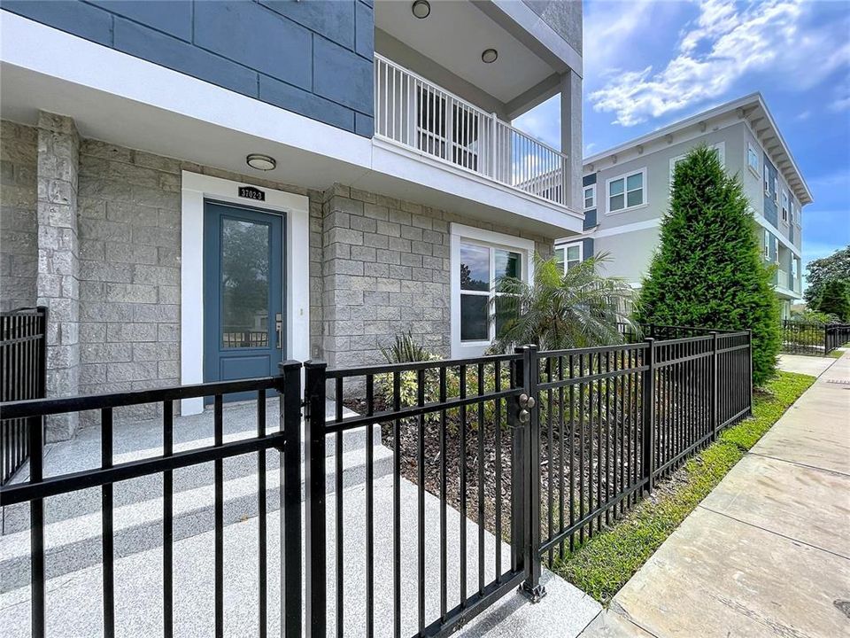 En Venta: $895,000 (4 camas, 3 baños, 2620 Pies cuadrados)
