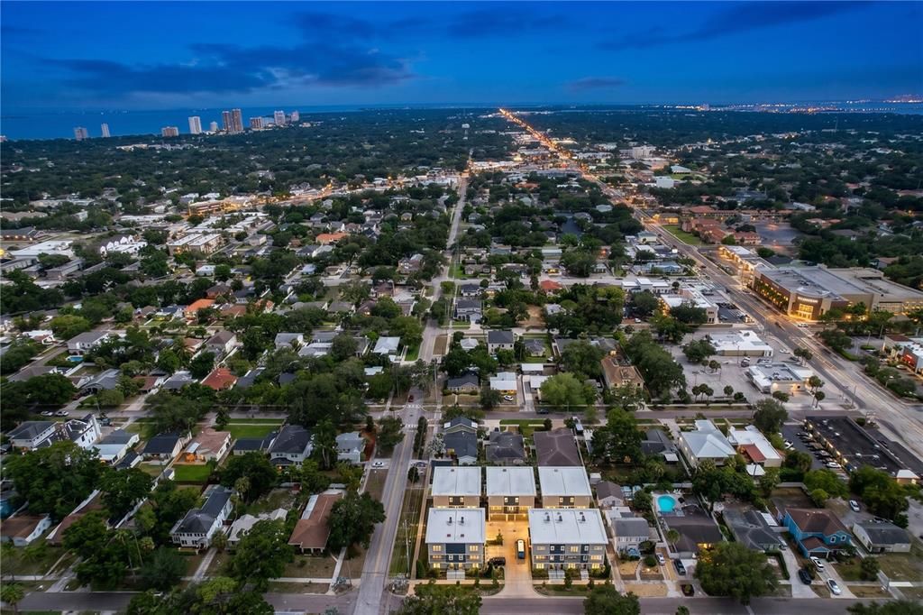 En Venta: $895,000 (4 camas, 3 baños, 2620 Pies cuadrados)