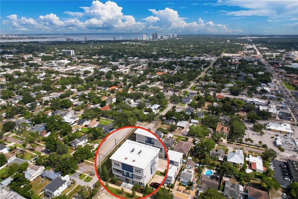 En Venta: $895,000 (4 camas, 3 baños, 2620 Pies cuadrados)