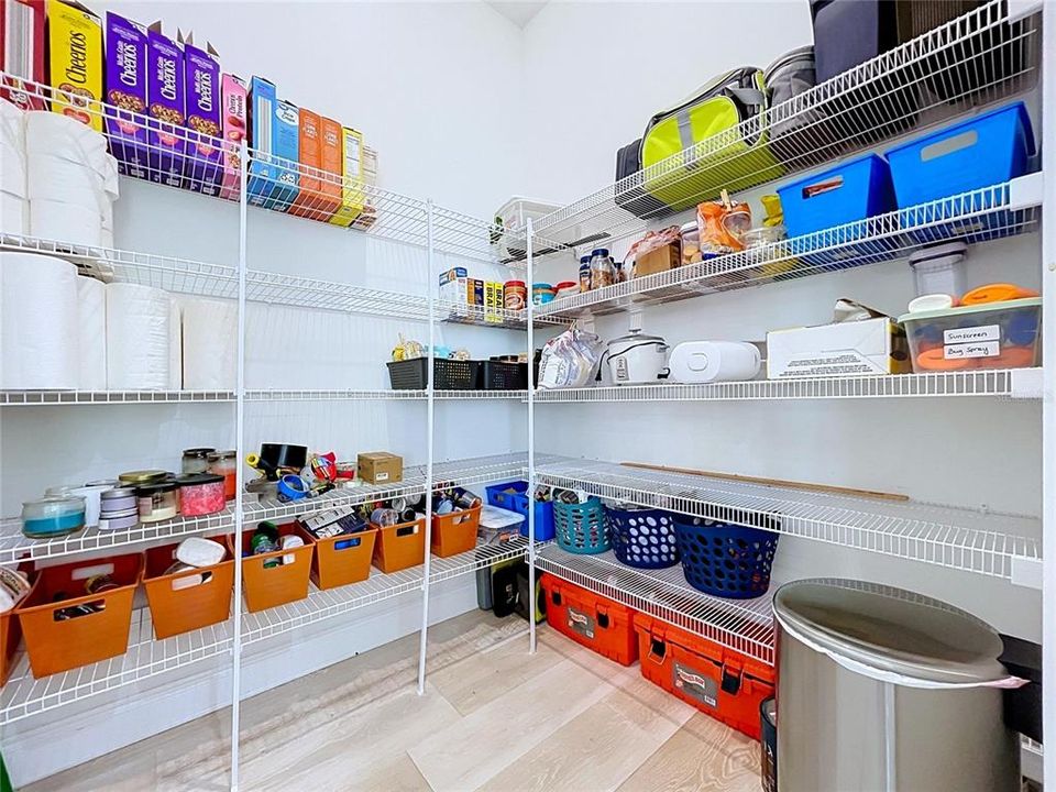 En Venta: $895,000 (4 camas, 3 baños, 2620 Pies cuadrados)
