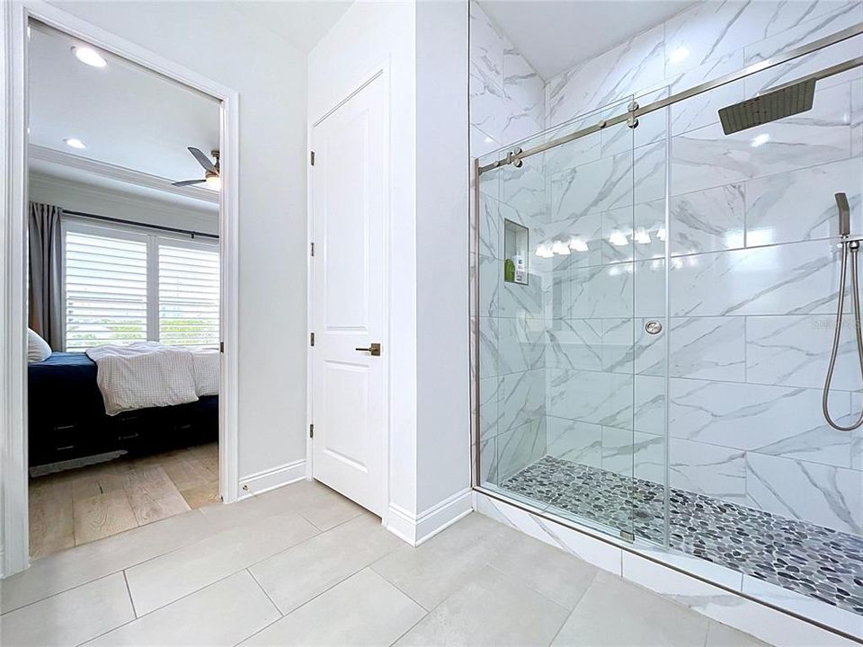 En Venta: $895,000 (4 camas, 3 baños, 2620 Pies cuadrados)