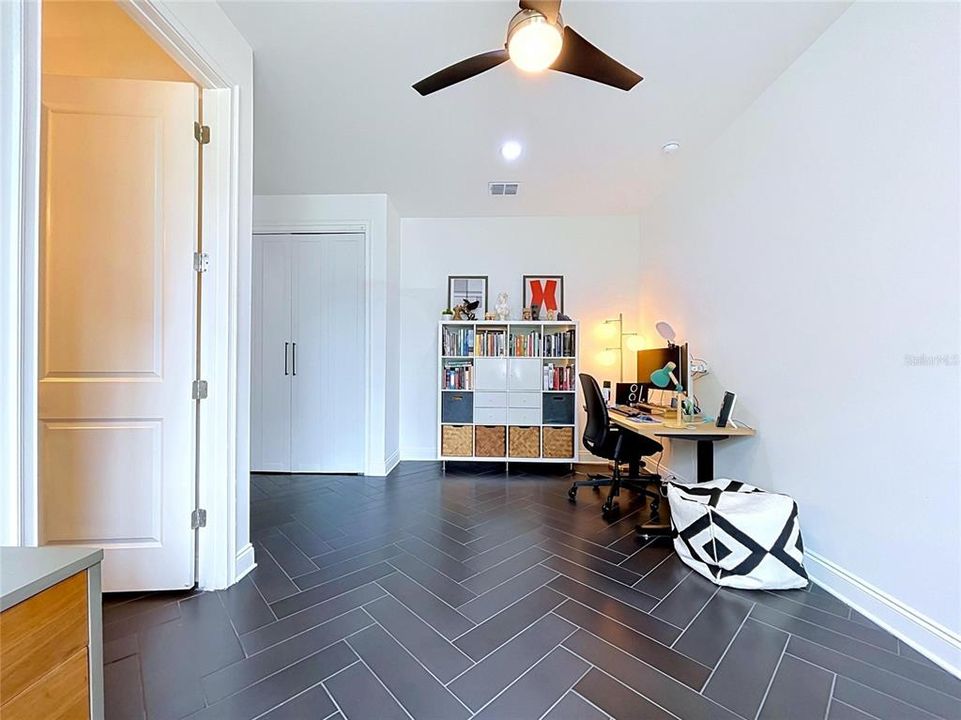 En Venta: $895,000 (4 camas, 3 baños, 2620 Pies cuadrados)