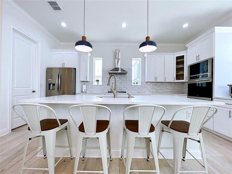 En Venta: $895,000 (4 camas, 3 baños, 2620 Pies cuadrados)