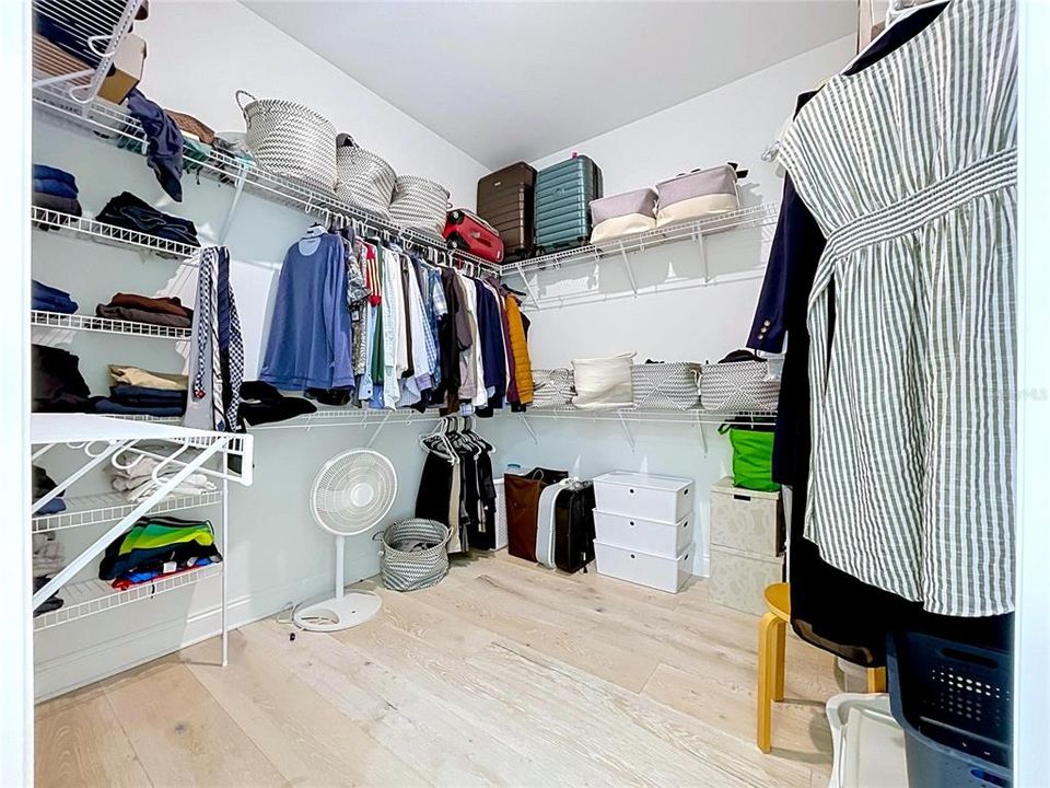 En Venta: $895,000 (4 camas, 3 baños, 2620 Pies cuadrados)