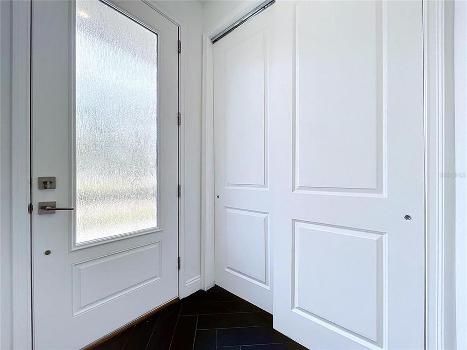 En Venta: $895,000 (4 camas, 3 baños, 2620 Pies cuadrados)
