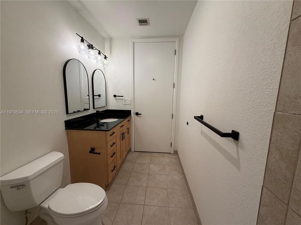 For Rent: $2,500 (1 beds, 1 baths, 943 Square Feet)