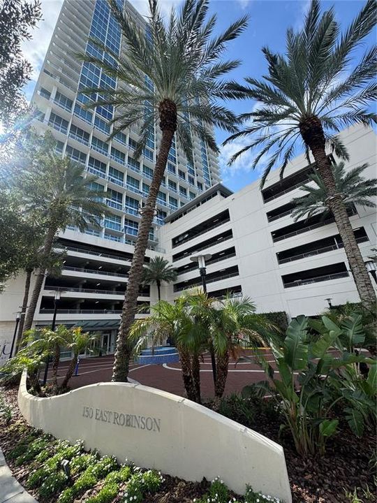 For Rent: $2,500 (1 beds, 1 baths, 943 Square Feet)